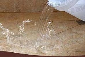 金平漏水维修 免砸砖防水材料该如何施工